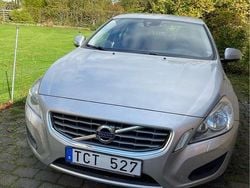 Grå Begagnad 2013 Volvo S60 Kinetic Sedan | 89 900 kr (Marknadspris)
