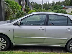 Silver Begagnad 2003 Toyota Corolla Halvkombi | 25 000 kr (Marknadspris)