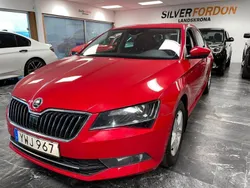 Röd Begagnad 2018 Skoda Superb Style Halvkombi | 219 900 kr (Marknadspris)