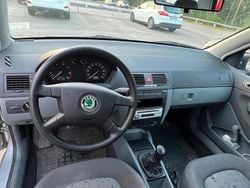 Silver Begagnad 2002 Skoda Fabia Sedan | 20 000 kr (Marknadspris)
