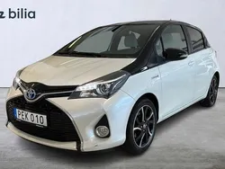 Vit Begagnad 2016 Toyota Yaris Hybrid Comfort Halvkombi | 139 900 kr (Marknadspris)