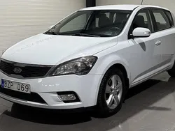 Vit Begagnad 2010 Kia Ceed Halvkombi | 39 900 kr (Marknadspris)