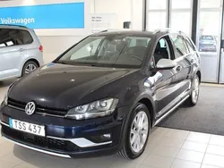 Blå Begagnad 2016 VW Golf Alltrack Kombi | 159 000 kr (Marknadspris)