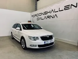 Vit Begagnad 2012 Skoda Superb Elegance Kombi | 89 900 kr (Marknadspris)