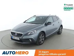 Grå Begagnad 2016 Volvo V40 CC Momentum Kombi | 195 000 kr (Marknadspris)
