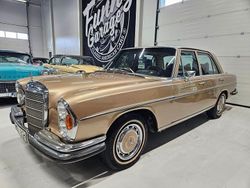 Guldmetallic Begagnad 1972 Mercedes W108 SE Sedan | 199 000 kr