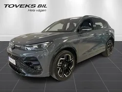Grå (dolphin gray metallic) Begagnad 2024 VW Tiguan Style SUV | 499 900 kr
