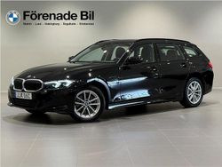 Svart Begagnad 2022 BMW 330e Shadowline Kombi | 349 000 kr (Marknadspris)
