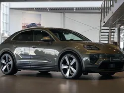 Mörkgrå Begagnad 2024 Porsche Macan 4 Electric SUV | 1 049 000 kr (Bra pris)