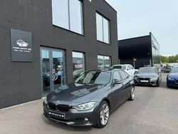 Grå Begagnad 2013 BMW 320 Sedan | 149 900 kr (Marknadspris)