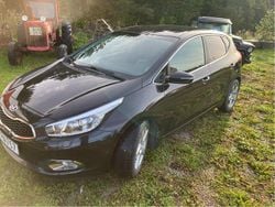 Svart Begagnad 2015 Kia Ceed Comfort Halvkombi | 88 000 kr (Marknadspris)