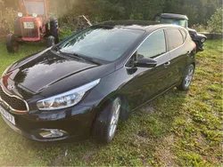 Svart Begagnad 2015 Kia Ceed Comfort Halvkombi | 93 000 kr (Marknadspris)