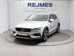 Silver Begagnad 2022 Volvo V60 CC Kombi | 364 500 kr (Marknadspris)