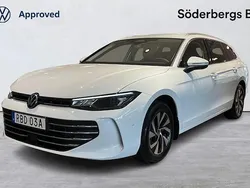 Vit Begagnad 2024 VW Passat Business Kombi | 359 000 kr (Marknadspris)
