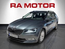 Mörkgrå (grå) Begagnad 2018 Skoda Superb Business Line Kombi | 189 900 kr (Marknadspris)