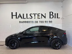 Svart Begagnad 2023 Tesla Model Y Long Range SUV | 449 000 kr
