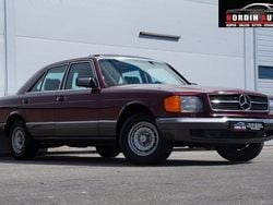 Mörkröd Begagnad 1985 Mercedes 380 SE Sedan | 89 900 kr