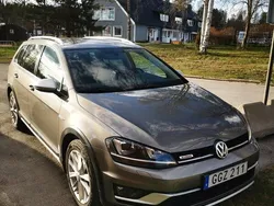 Grå Begagnad 2017 VW Golf Alltrack Kombi | 180 000 kr (Superpris)
