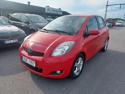 Röd Begagnad 2010 Toyota Yaris Halvkombi | 49 900 kr (Marknadspris)