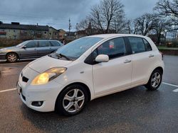 Vit Begagnad 2010 Toyota Yaris Halvkombi | 59 000 kr (Bra pris)