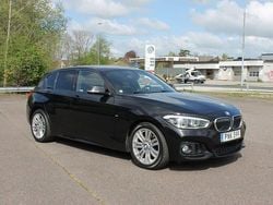 Svart (sapphire black metallic) Begagnad 2015 BMW 118 M Sport Halvkombi | 174 800 kr (Marknadspris)