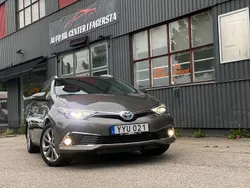 Mörkgrå Begagnad 2017 Toyota Auris Touring Sports Executive Kombi | 149 900 kr (Marknadspris)