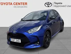 Mörkblå Begagnad 2022 Toyota Yaris Hybrid Style Halvkombi | 249 500 kr (Lite dyr)