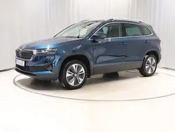 Blå Begagnad 2023 Skoda Karoq SUV | 314 400 kr (Marknadspris)