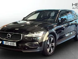 Svart (black) Begagnad 2021 Volvo V60 CC Momentum Kombi | 299 000 kr (Bra pris)