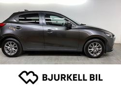 Grå Begagnad 2022 Mazda 2 Sky Halvkombi | 174 900 kr (Marknadspris)