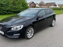 Svart Begagnad 2016 Volvo V60 Kombi | 134 900 kr (Marknadspris)