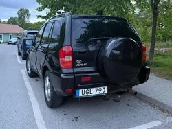 Svart Begagnad 2003 Toyota RAV4 SUV | 45 000 kr (Marknadspris)