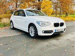 Vit Begagnad 2014 BMW 118 Sport Line Halvkombi | 95 000 kr (Marknadspris)