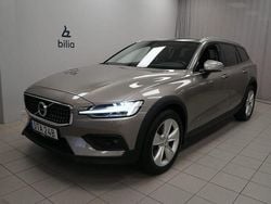 Grå Begagnad 2020 Volvo V60 CC SE Kombi | 359 900 kr (Lite dyr)