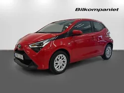 Röd Begagnad 2020 Toyota Aygo X-play Halvkombi | 99 900 kr (Marknadspris)