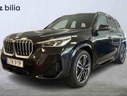 Svart Begagnad 2025 BMW X1 Shadowline SUV | 549 000 kr