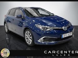 Mörkblå Begagnad 2016 Toyota Auris Hybrid Executive Halvkombi | 169 900 kr (Marknadspris)
