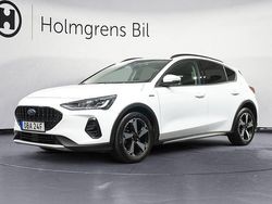Vit Begagnad 2022 Ford Focus Active Halvkombi | 198 900 kr (Marknadspris)