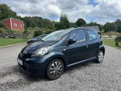 Grå Begagnad 2011 Toyota Aygo Halvkombi | 35 000 kr (Marknadspris)