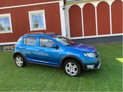 Blå Begagnad 2014 Dacia Sandero Stepway Halvkombi | 59 900 kr (Marknadspris)