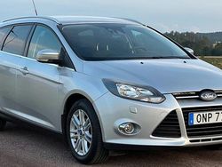 Grå Begagnad 2014 Ford Focus Titanium Kombi | 99 900 kr (Marknadspris)