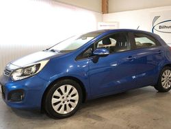Blå Begagnad 2013 Kia Rio Halvkombi | 84 000 kr (Marknadspris)