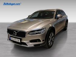 Grå Begagnad 2024 Volvo V90 CC Plus Kombi | 469 800 kr (Marknadspris)
