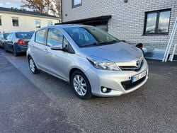 Silver Begagnad 2012 Toyota Yaris Active Halvkombi | 109 900 kr (Marknadspris)