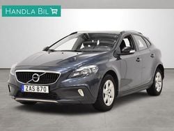 Mörkblå Begagnad 2018 Volvo V40 CC Kombi | 144 800 kr (Bra pris)