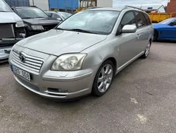 Silver Begagnad 2003 Toyota Avensis Kombi | 10 000 kr