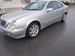 Gråmetallic Begagnad 2002 Mercedes CLK320 Avantgarde Sportkupé | 25 000 kr