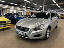 Ljusgrå Begagnad 2012 Volvo V60 Momentum Kombi | 139 900 kr (Marknadspris)