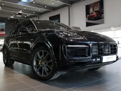Svart Begagnad 2022 Porsche Cayenne SUV | 865 000 kr (Bra pris)