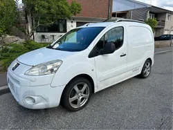 Vit Begagnad 2012 Peugeot Partner Minibuss | 33 000 kr (Bra pris)